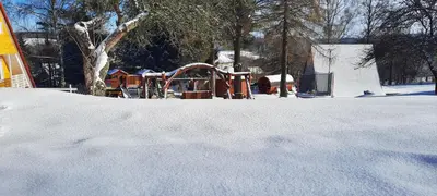Obiekt Kolorowe Wzgórze Zagórze zimą