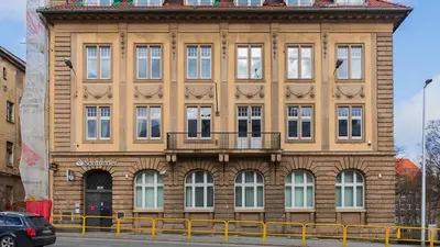Budynek, w którym mieści się apartament