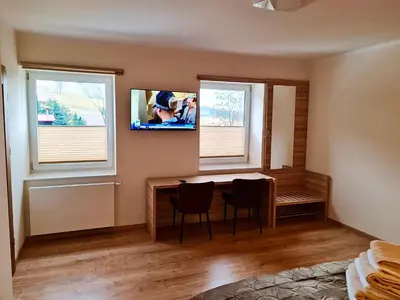 Telewizja i/lub zestaw kina domowego w obiekcie Góry Sowie przystanek DAD HOUSE