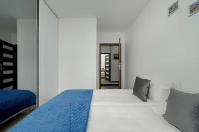 Łóżko lub łóżka w pokoju w obiekcie Klimasa White&Blue Apartment with Balcony in Wrocław by Noclegi Renters