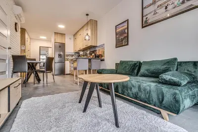 Kuchnia lub aneks kuchenny w obiekcie RentPlanet - Apartament Wyszyńskiego