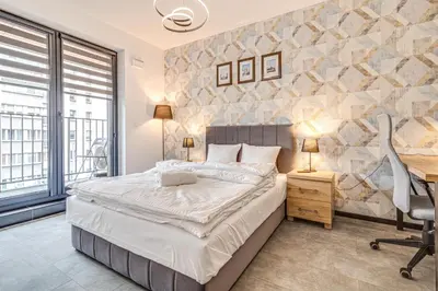 Łóżko lub łóżka w pokoju w obiekcie RentPlanet - Apartament Wyszyńskiego