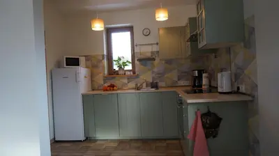 Kuchnia lub aneks kuchenny w obiekcie Domek w Lasówce