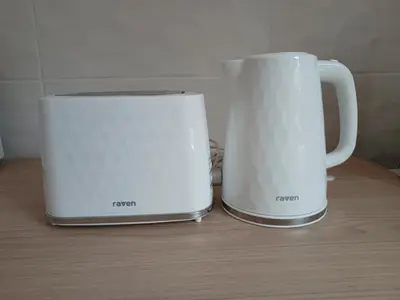 Zestaw do parzenia kawy i herbaty w obiekcie Apartament w Srebrnym Mieście