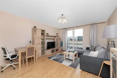 Telewizja i/lub zestaw kina domowego w obiekcie Cozy Corner: apartment with WiFi and Private Balcony