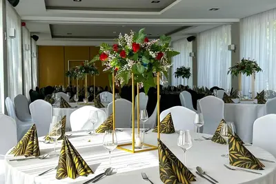 Restauracja lub miejsce do jedzenia w obiekcie Hotel Malinowski Leśny