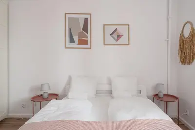 Łóżko lub łóżka w pokoju w obiekcie RentPlanet - Apartament Cybulskiego