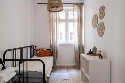 Łóżko lub łóżka w pokoju w obiekcie RentPlanet - Apartament Cybulskiego