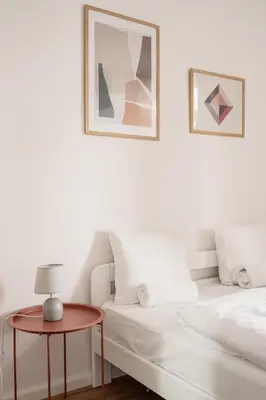 Łóżko lub łóżka w pokoju w obiekcie RentPlanet - Apartament Cybulskiego