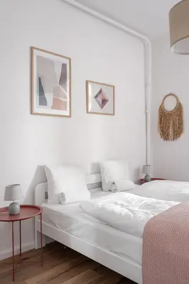 Łóżko lub łóżka w pokoju w obiekcie RentPlanet - Apartament Cybulskiego