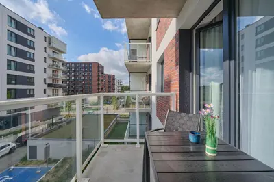 Balkon lub taras w obiekcie Białowieska 69 - Ekskluzywny apartament w Porcie Popowice z parkingiem i balkonem - Wrocław - Fair Rentals