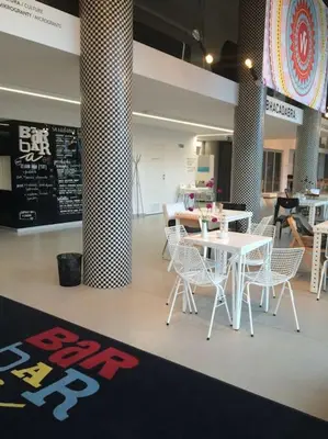 Restauracja lub miejsce do jedzenia w obiekcie 4 pokoje - 86 m2 - 300 m od Rynku