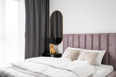 Łóżko lub łóżka w pokoju w obiekcie RentPlanet - Legnicka Residence