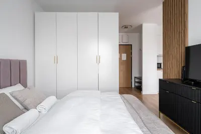 Łóżko lub łóżka w pokoju w obiekcie RentPlanet - Legnicka Residence