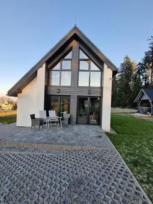 Budynek, w którym mieści się dom w stylu alpejskim