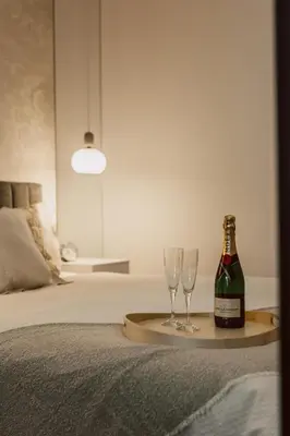 Łóżko lub łóżka w pokoju w obiekcie Elegancki apartament od dziedzińca, 60m2, parking, Rynek 700 m