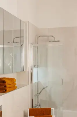Łazienka w obiekcie Elegancki apartament od dziedzińca, 60m2, parking, Rynek 700 m