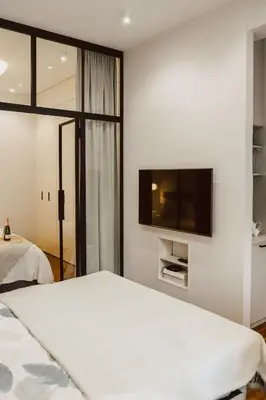Łóżko lub łóżka w pokoju w obiekcie Elegancki apartament od dziedzińca, 60m2, parking, Rynek 700 m
