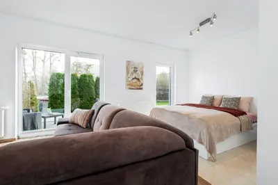 Łóżko lub łóżka w pokoju w obiekcie Apartment Kozielska z pięknym ogrodem i tarasem