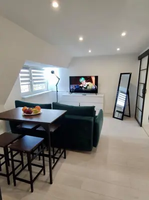 Telewizja i/lub zestaw kina domowego w obiekcie Apartament Michałowskiego w pobliżu Radiostacji