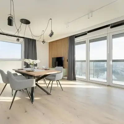 Exclusive River View Apartment with Balcony & FREE GARAGE by Renters Prestige