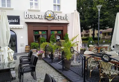 Restauracja lub miejsce do jedzenia w obiekcie Artystyczny