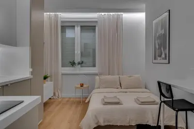 Łóżko lub łóżka w pokoju w obiekcie COMFISTAY Armii krajowej 16B - Near Central Station and Free parking
