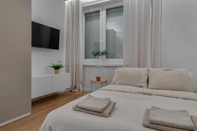 Telewizja i/lub zestaw kina domowego w obiekcie COMFISTAY Armii krajowej 16B - Near Central Station and Free parking