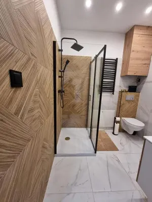 Łazienka w obiekcie APARTAMENT JEDLINKA B