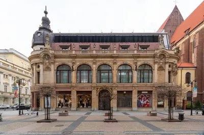 Budynek, w którym mieści się apartament