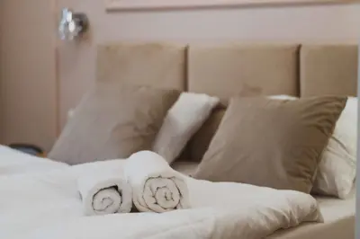Łóżko lub łóżka w pokoju w obiekcie Monako