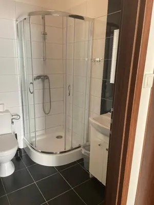 Łazienka w obiekcie NOCLEGI Kolonia Wokulskiego 4