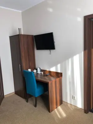 Telewizja i/lub zestaw kina domowego w obiekcie NOCLEGI Kolonia Wokulskiego 4