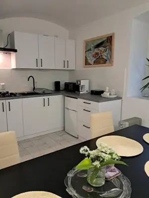 Kuchnia lub aneks kuchenny w obiekcie Przy pałacu