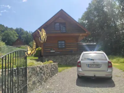 Budynek, w którym mieści się dom w stylu alpejskim
