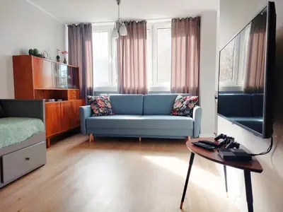 Telewizja i/lub zestaw kina domowego w obiekcie Marel-Apartament STUDIO 11 Duszniki Zdrój