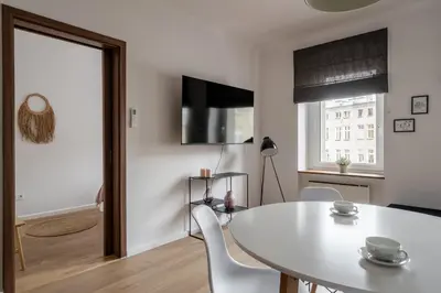Telewizja i/lub zestaw kina domowego w obiekcie RentPlanet - Apartamenty Cybulskiego II