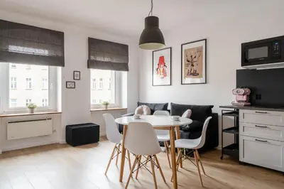 Telewizja i/lub zestaw kina domowego w obiekcie RentPlanet - Apartamenty Cybulskiego II