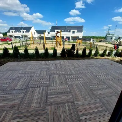 Plac zabaw dla dzieci w obiekcie Luxury modern new apartment with garden&free parking,close to Wroclaw self check-in 24h