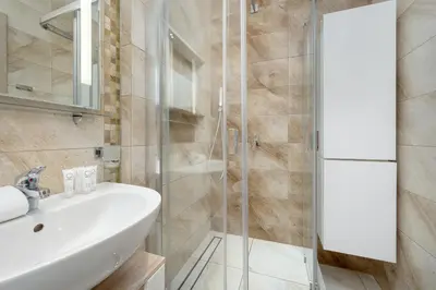 Łazienka w obiekcie Beautiful Apartment with a Spacious Balcony in Wrocław by Noclegi Renters