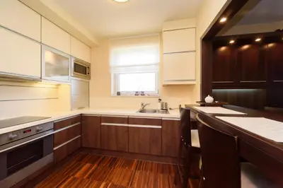 Kuchnia lub aneks kuchenny w obiekcie Podróżniczy apartament od dziedzińca, parking, Rynek 700 m