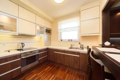 Kuchnia lub aneks kuchenny w obiekcie Podróżniczy apartament od dziedzińca, parking, Rynek 700 m