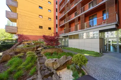 Budynek, w którym mieści się apartament