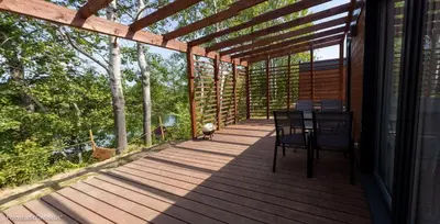 Balkon lub taras w obiekcie Forteca, pokoje gościnne nad stawem