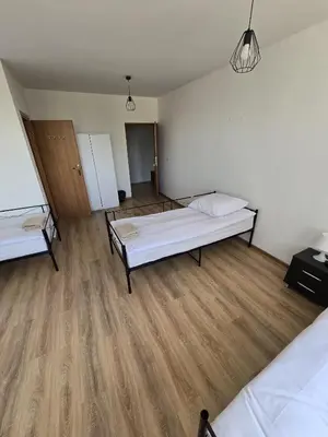 Łóżko lub łóżka w pokoju w obiekcie Średzka Korona