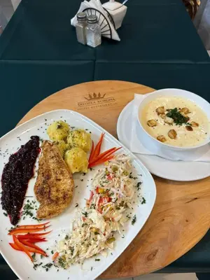 Jedzenie w hotelu lub w pobliżu