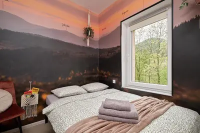 Łóżko lub łóżka w pokoju w obiekcie BLIŻEJ GÓR Jedlina-Zdrój. Apartament na 5