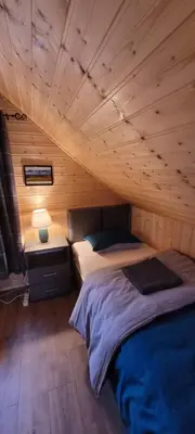 Łóżko lub łóżka w pokoju w obiekcie Kolej na sudety