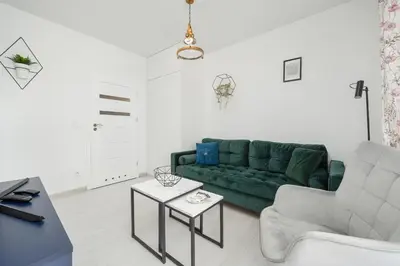 Część wypoczynkowa w obiekcie Modern Classic Studio Apartment in Kępa Mieszczańska by Noclegi Renters