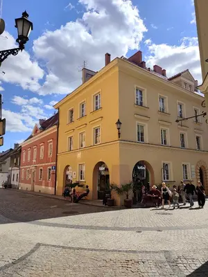 Budynek, w którym mieści się apartament